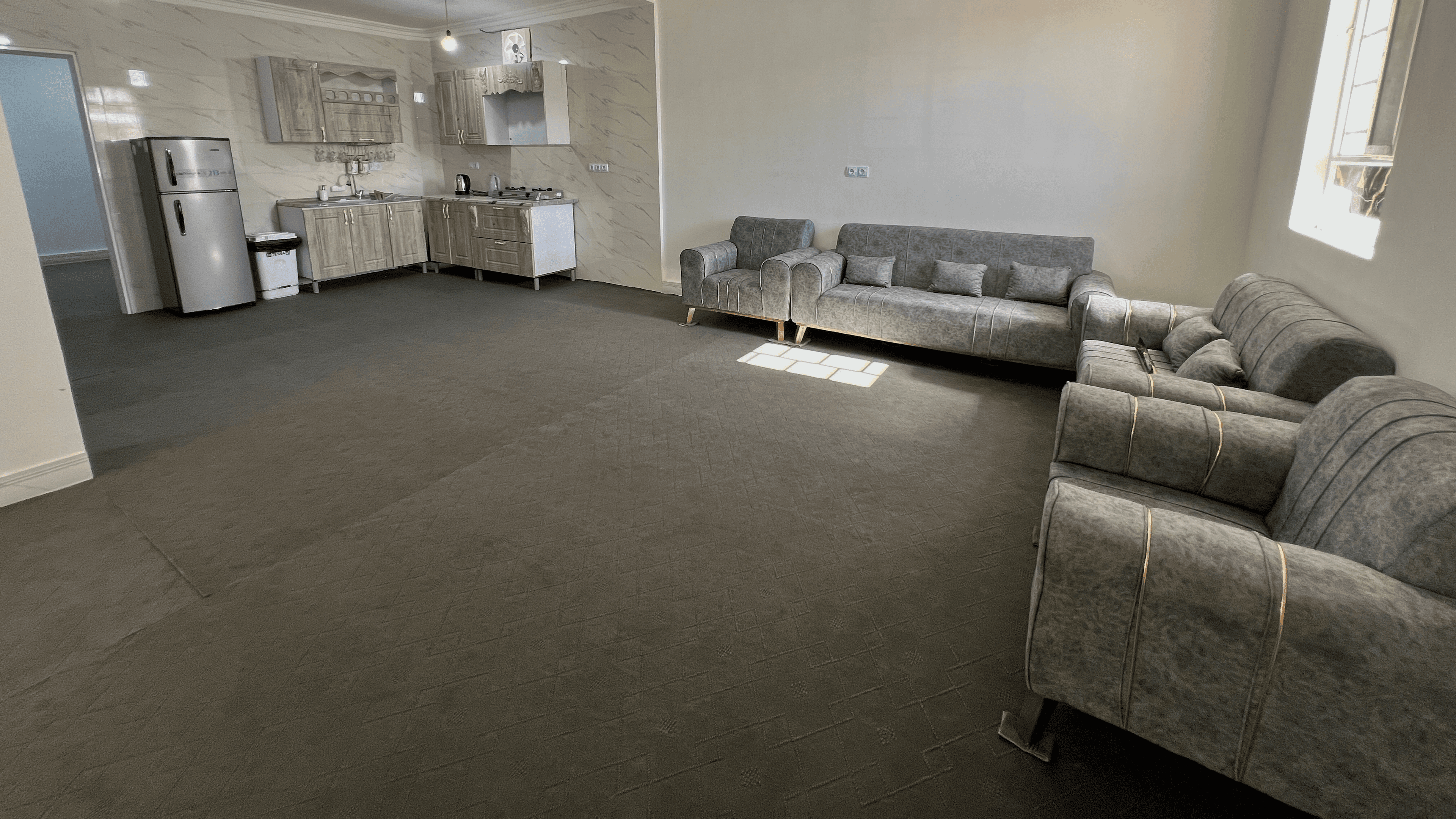 منزل دو خوابه در نایبند عسلویه سالن