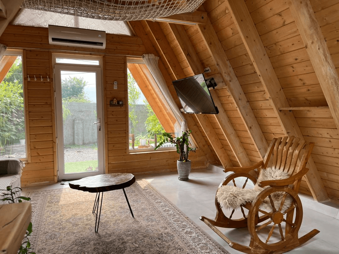 اجاره کلبه سوئیسی نزدیک ساحل در روستا میانرود رضوانشهر - زیزا نما کلبه