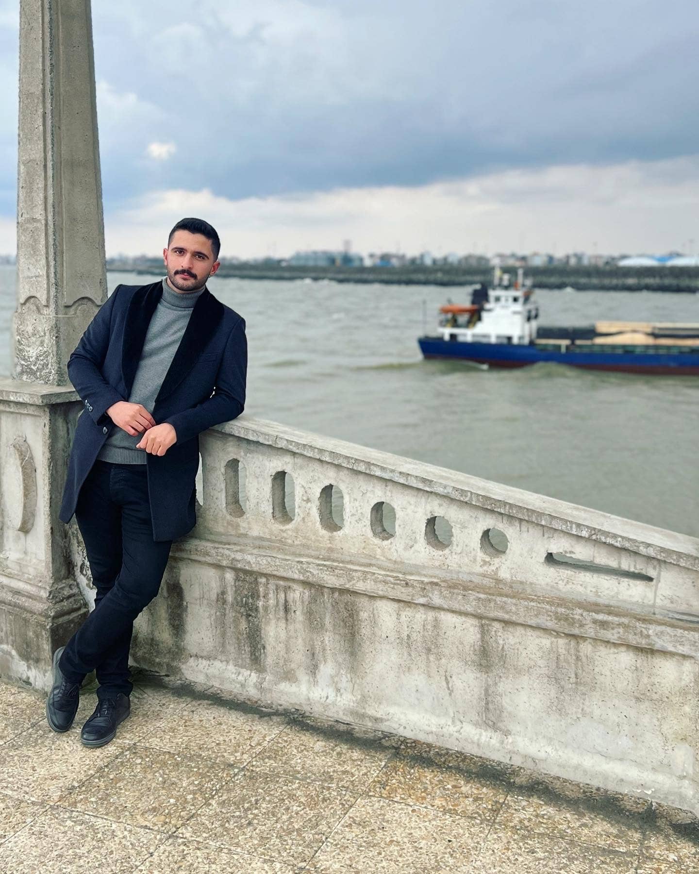 hostIntroImage-امیرحسین هادی