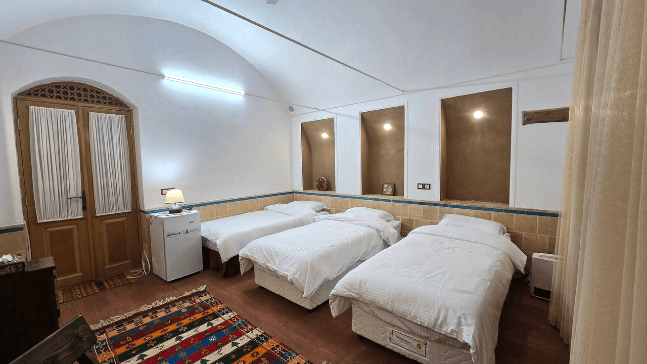 اجاره اتاق سه تخته در عقدا یزد - شهر بانو اتاق سه تخت شهربانو