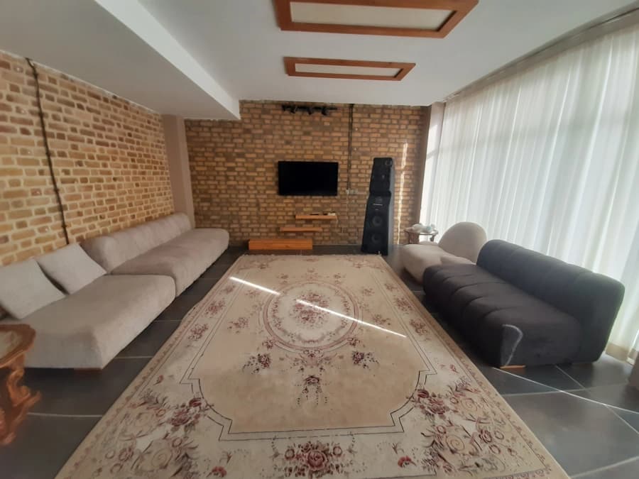 سالن طبقه همکف