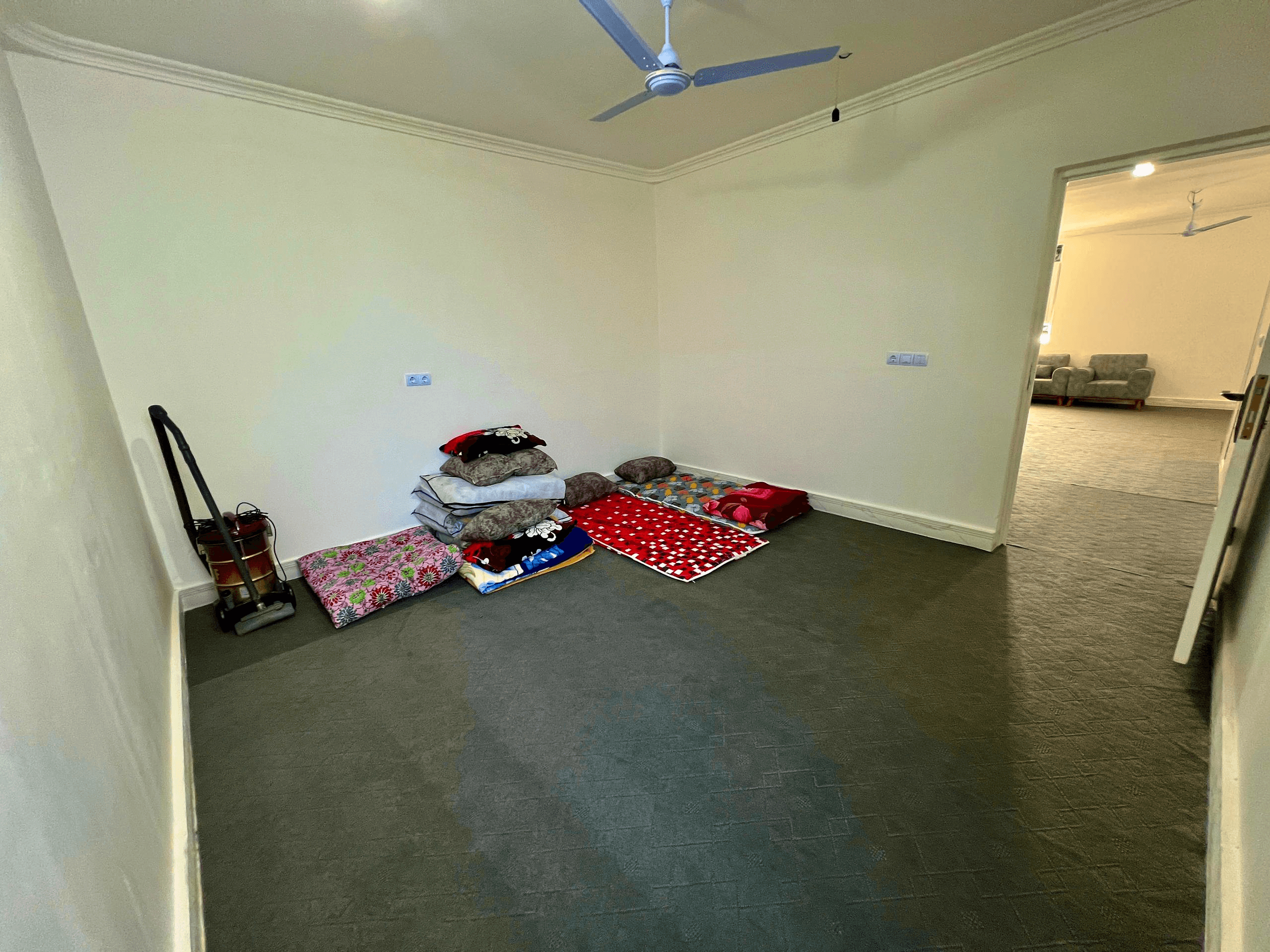 منزل دو خوابه در نایبند عسلویه سالن