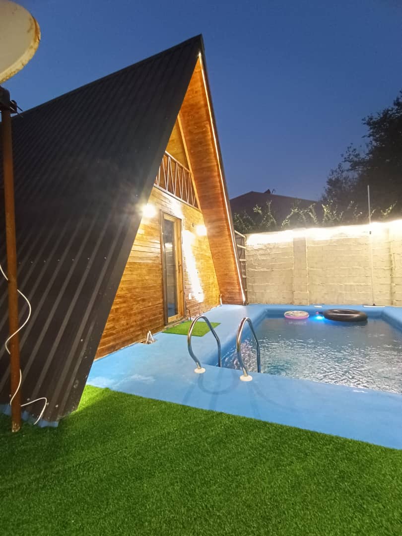 کلبه سوئیسی استخردار در روستای تجن گوکه - آستانه اشرفیه نمای کلبه