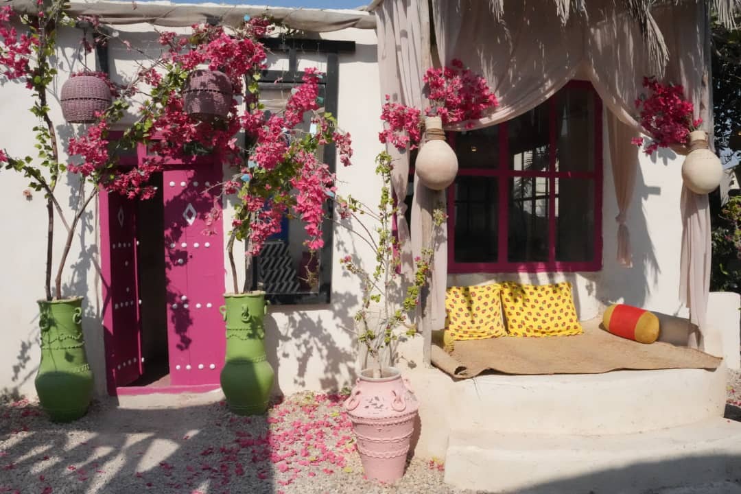 بومگردی ساحلی در روستای گامبرون سلخ - قشم نشیمن مشترک