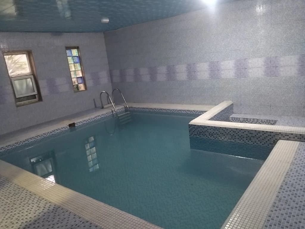 استخر و جکوزی