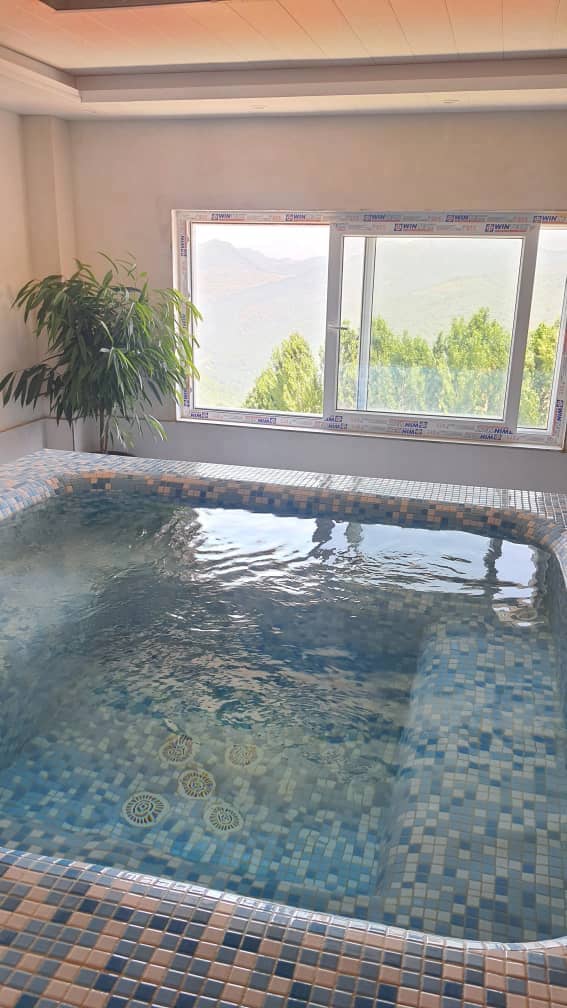 ویلا جنگلی با جکوزی آبگرم در روستا ریگچشمه بالا مینودشت تراس