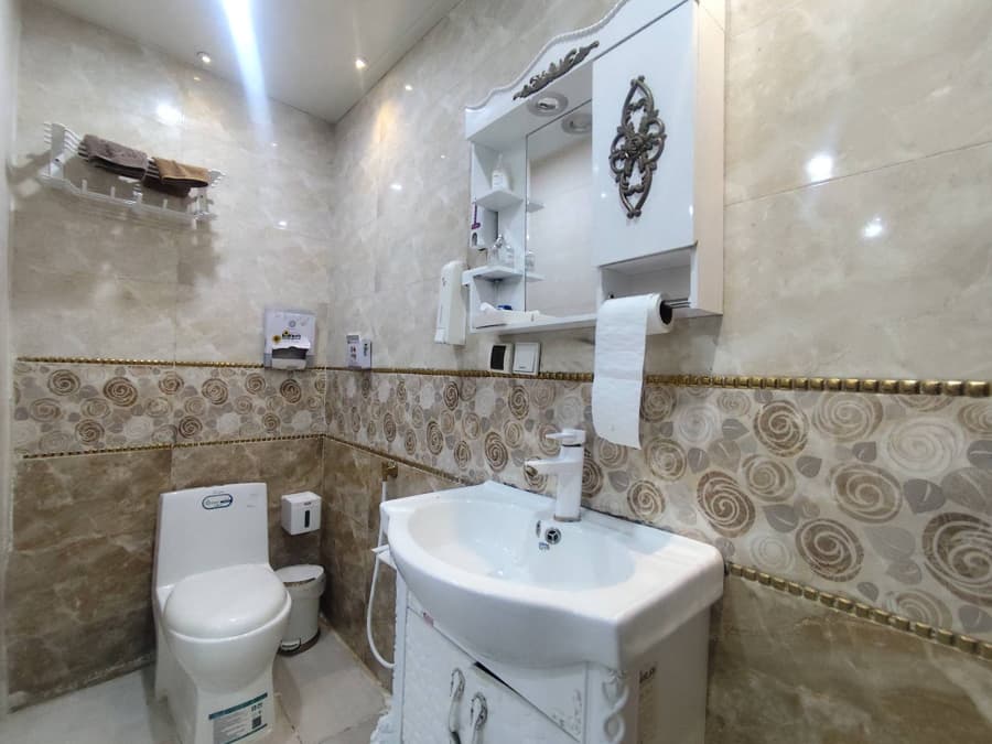 سرویس فرنگی در اتاق 2