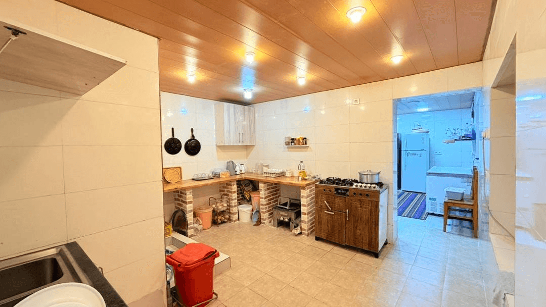 اقامتگاه بومگردی با استخر روباز آب سرد در سلخ قشم - چهار تخته اتاق