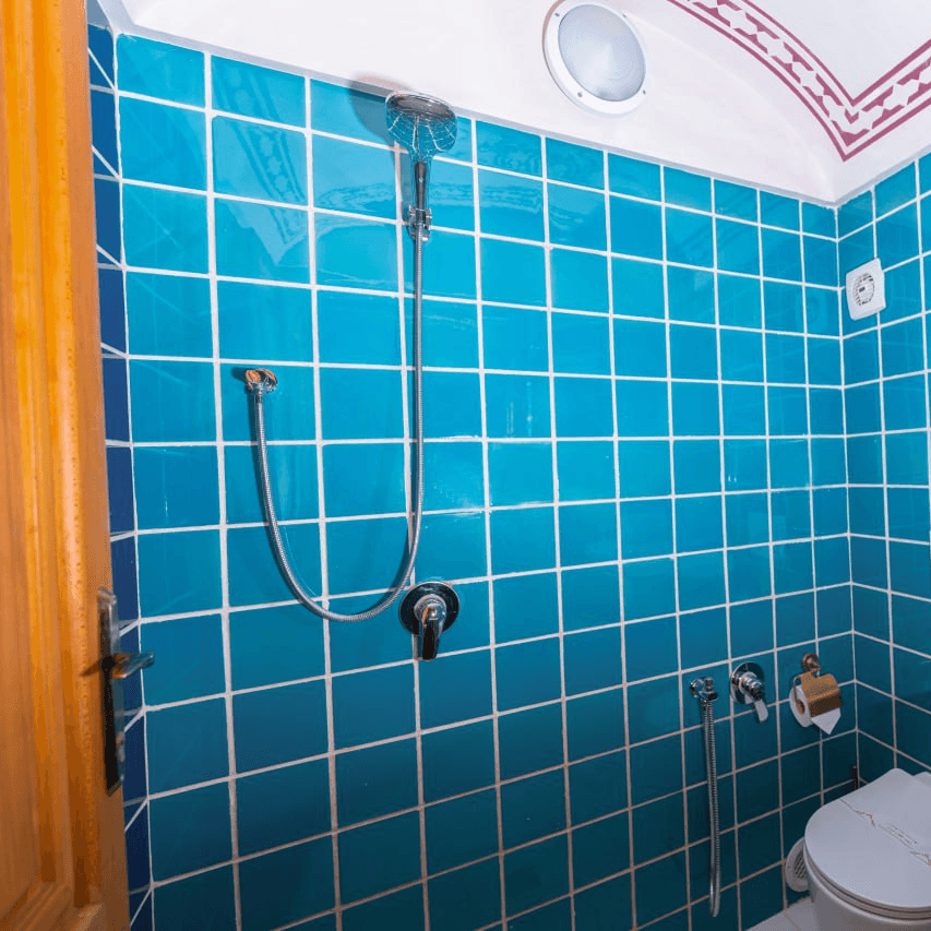 اقامتگاه سنتی در خیابان فاضل نراقی کاشان - 113 دابل نرمال کاهگل حیاط اصلی