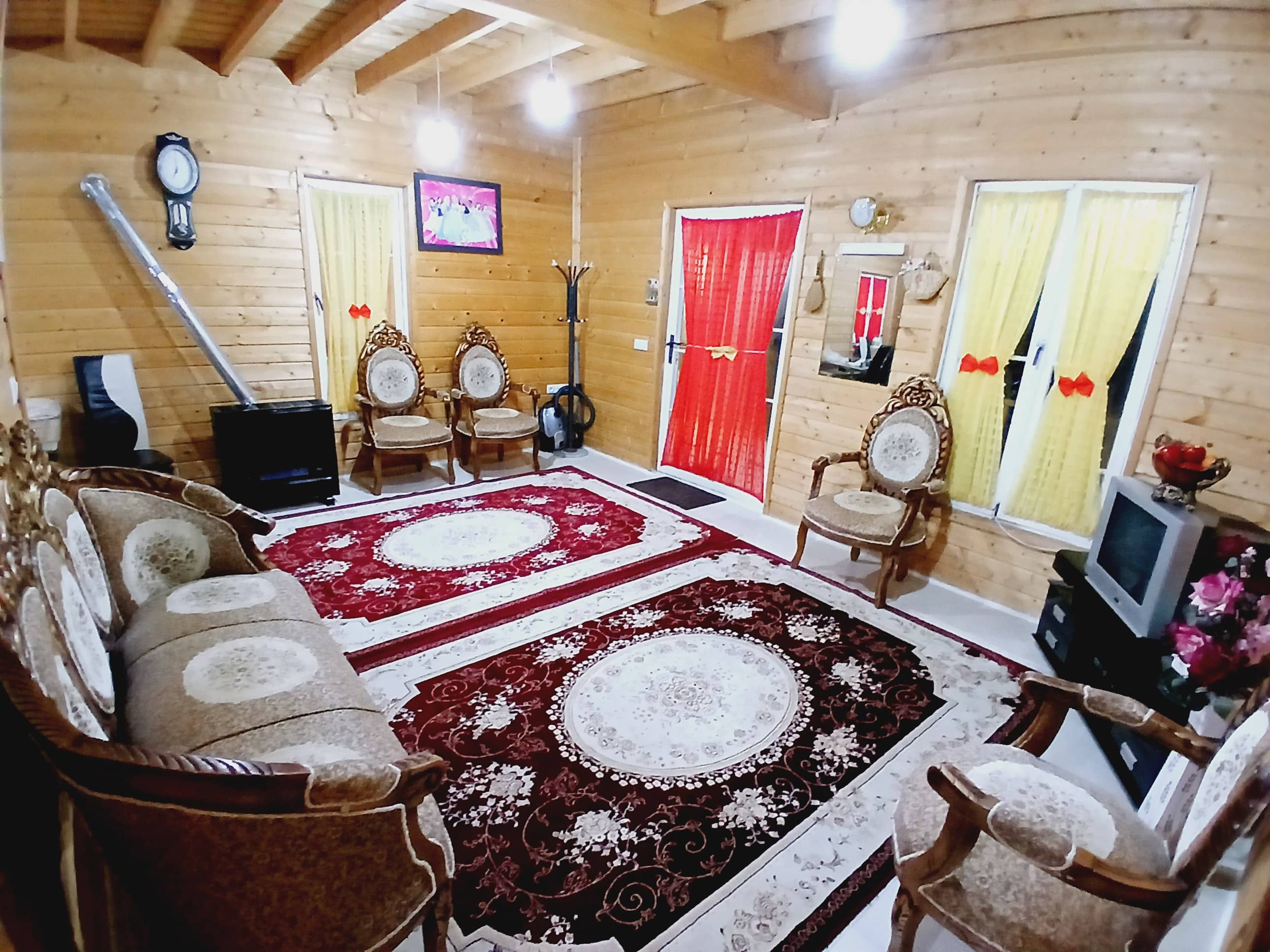 کلبه چوبی دوبلکس در روستا رودکنار پره سر نمای کلبه