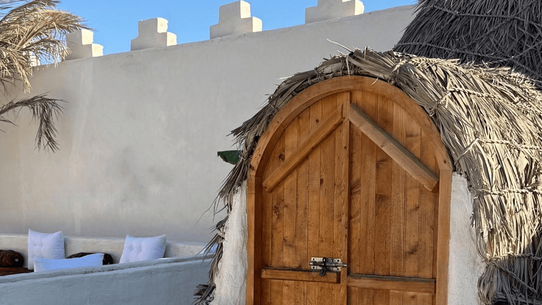 سوئیت بومگردی در شیب دراز قشم - هفت نفره محوطه