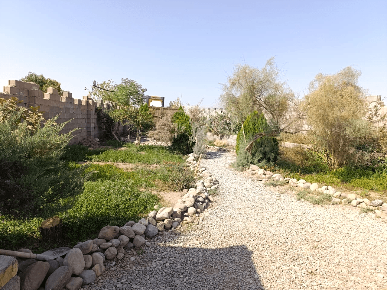 حیاط اقامتگاه