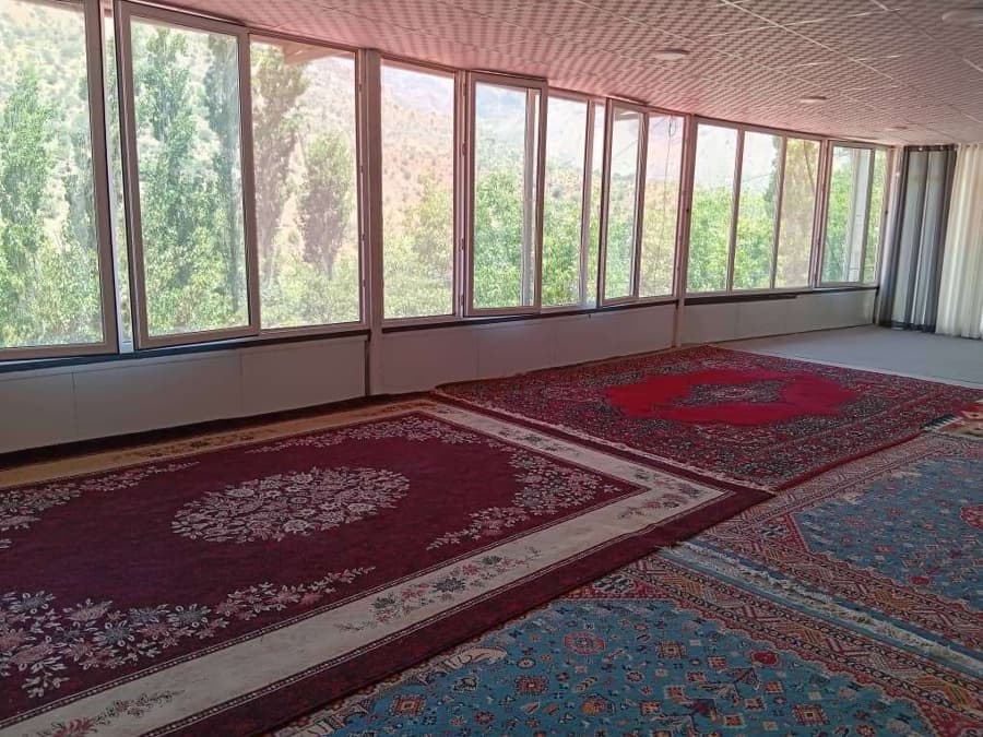 سالن و چشم انداز به طبیعت
