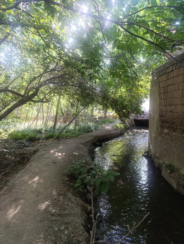 جوی آب اطراف ویلا