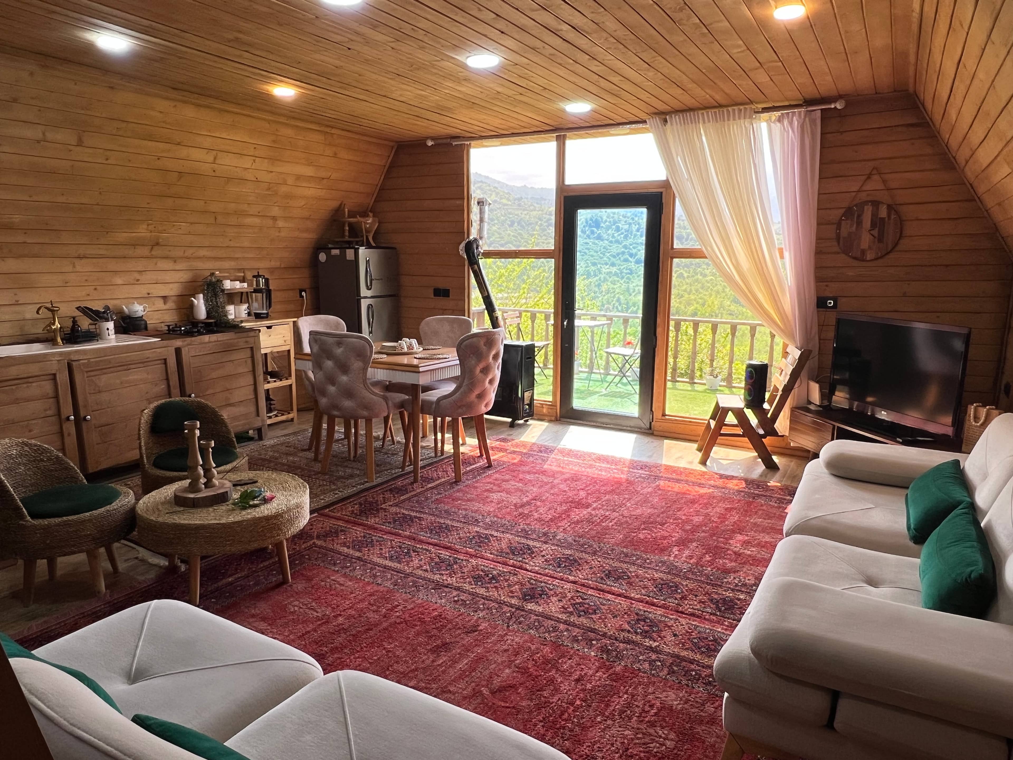 اجاره کلبه سوئیسی در روستا خرفکل شفت چشم انداز طبیعت