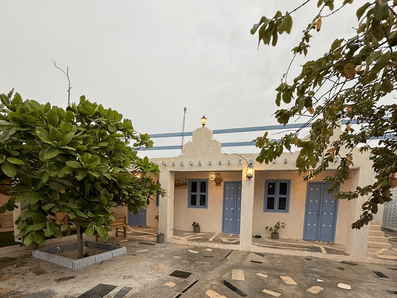 حیاط اقامتگاه