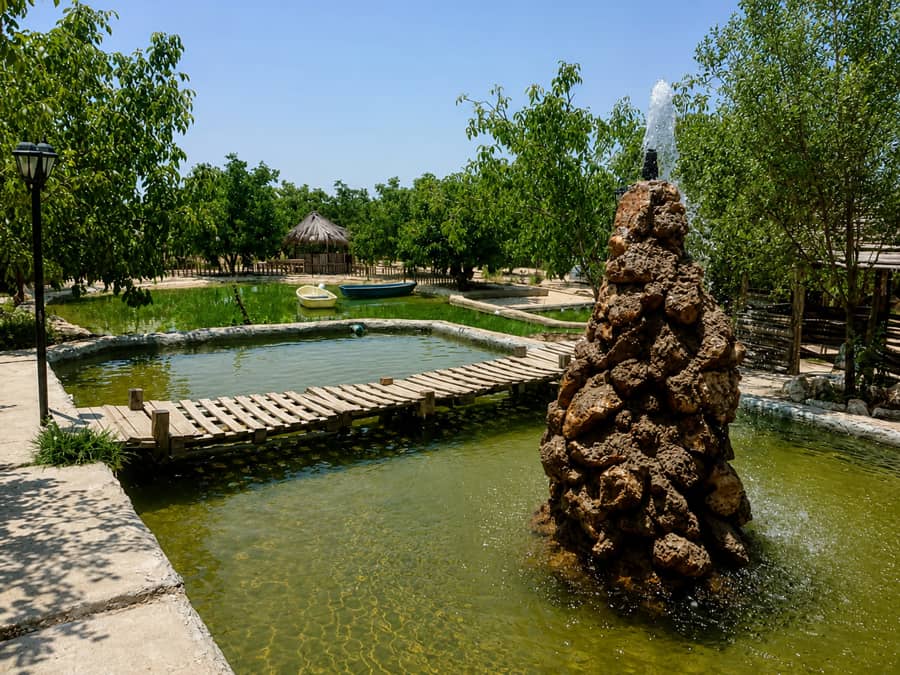 اتاق سنتی با استخر آبگرم سانسی در باغ خوشمکان سپیدان - صباتی