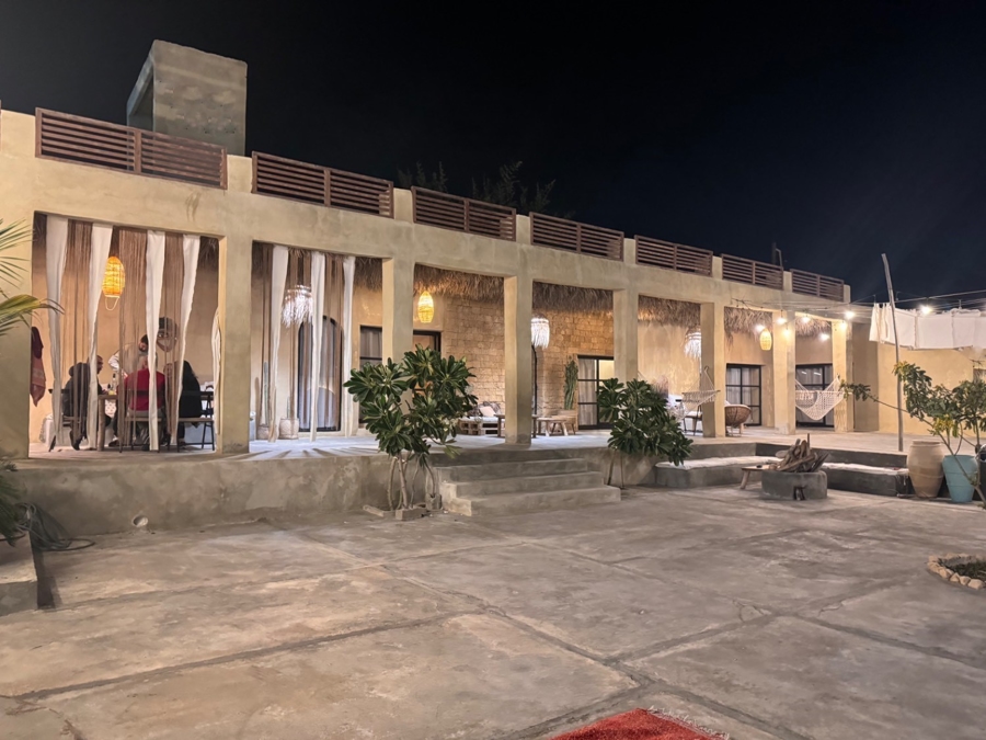 ویلا با استخر روباز آبسرد نزدیک ساحل در سوزا