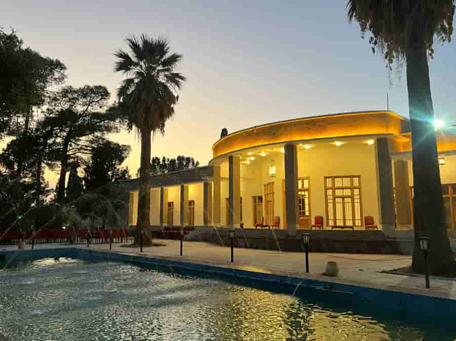 عکس هتل در تخت جمشید رو به حیاط - دوتخت سینگل