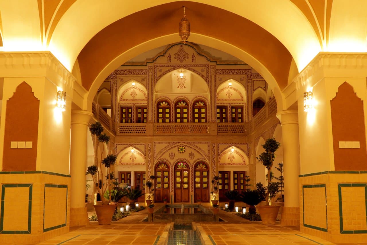 محوطه حیاط