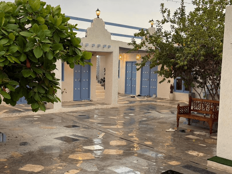 حیاط اقامتگاه