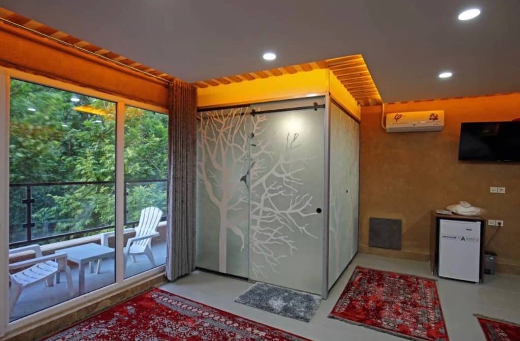 بومگردی در قلات شیراز - عقیق اتاق عقیق