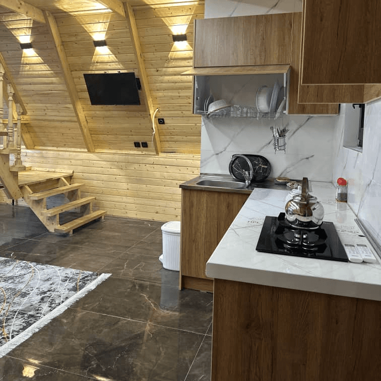 کلبه جنگلی دوبلکس جکوزی دار در سوادکوه تراس و جکوزی