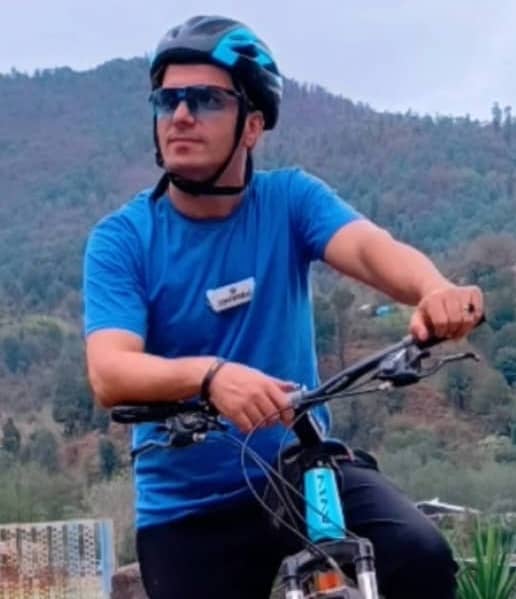 hostIntroImage-علی کارگر بی ریا