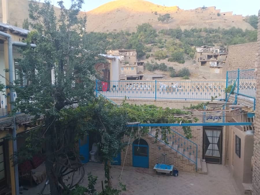 اقامتگاه بومگردی در خروعلیا نیشابور - 1 حیاط