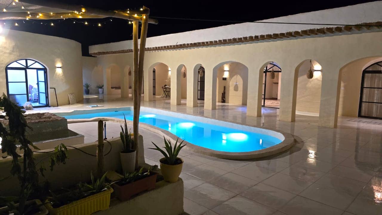 اقامتگاه بومگردی با استخر روباز در سهیلی قشم محوطه و استخر