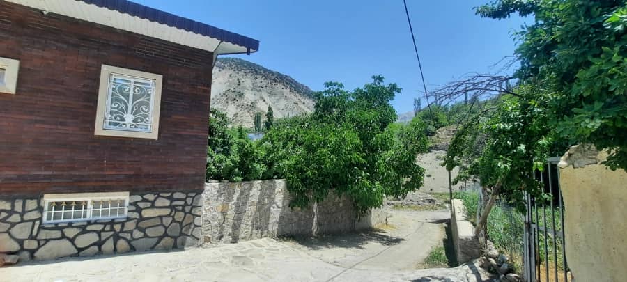 ویلا کوهستانی مجاور رودخانه در روستای شلی شهمیرزاد حیاط