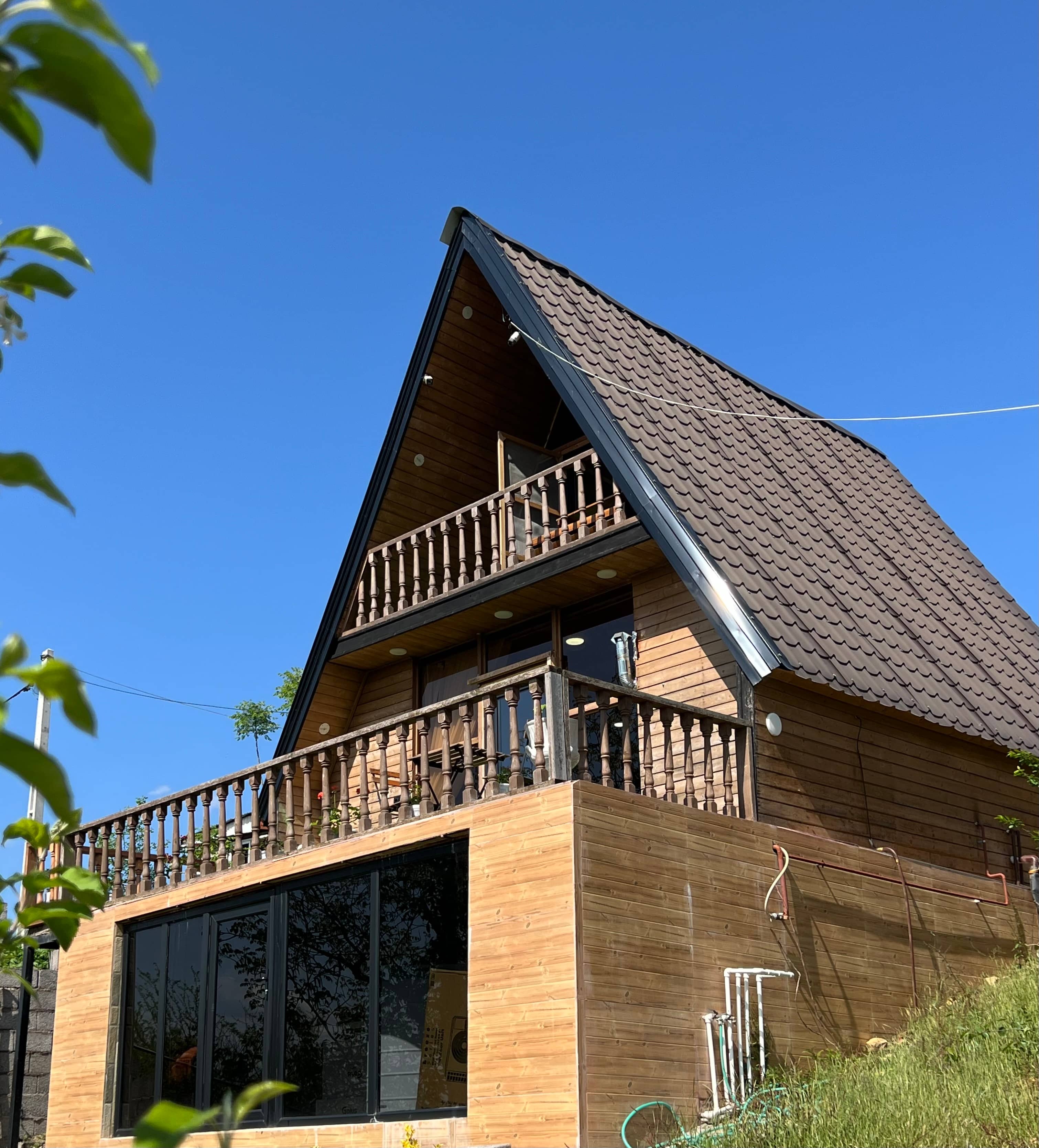 اجاره کلبه سوئیسی در روستا خرفکل شفت چشم انداز طبیعت