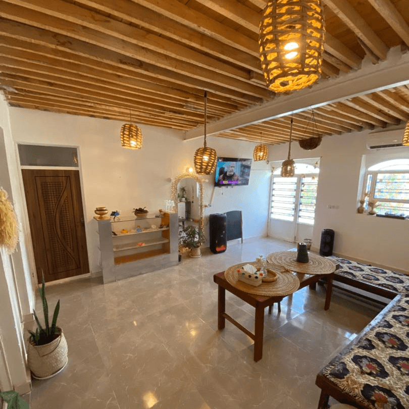 اجاره اقامتگاه بومگردی با استخر روباز در طبل قشم - هفت چاکرا محوطه