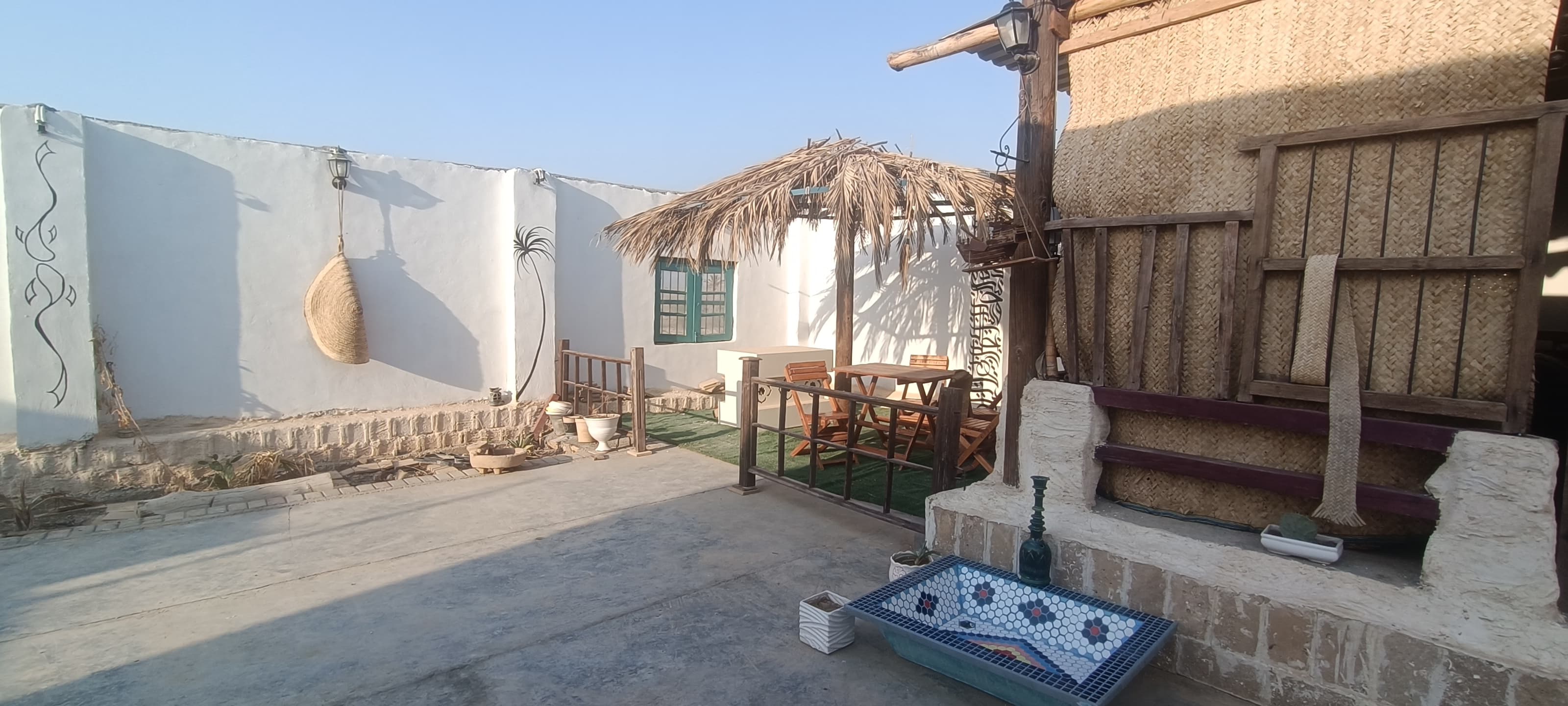 فضای کافی شاپ و آلاچیق