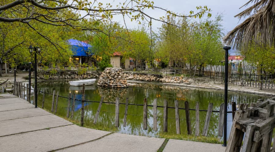 اتاق سنتی با استخر آبگرم سانسی در باغ خوشمکان سپیدان - صباتی