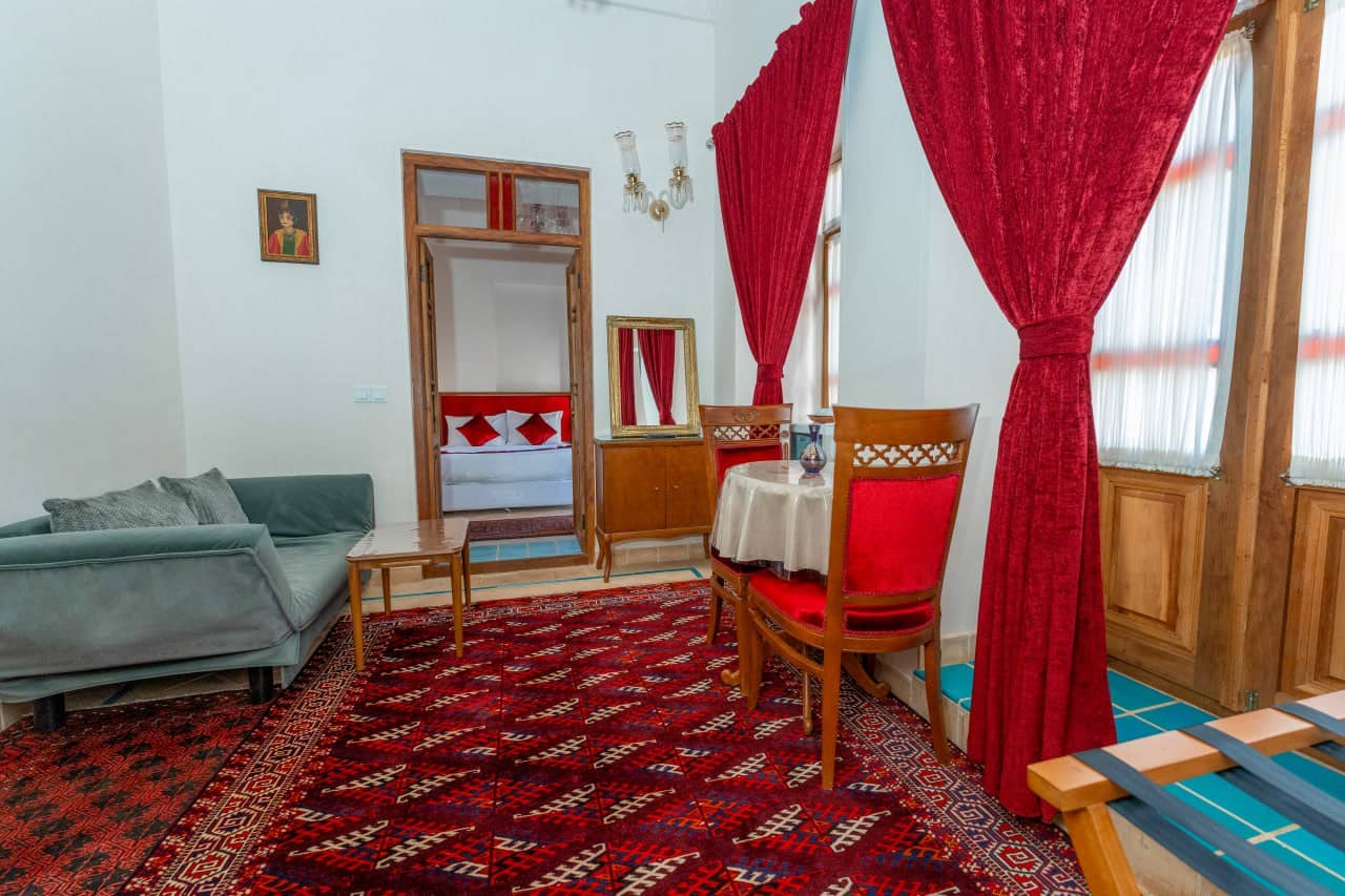 اقامتگاه سنتی در خیابان فاضل نراقی کاشان - 116سوئیت رویال حیاط اصلی