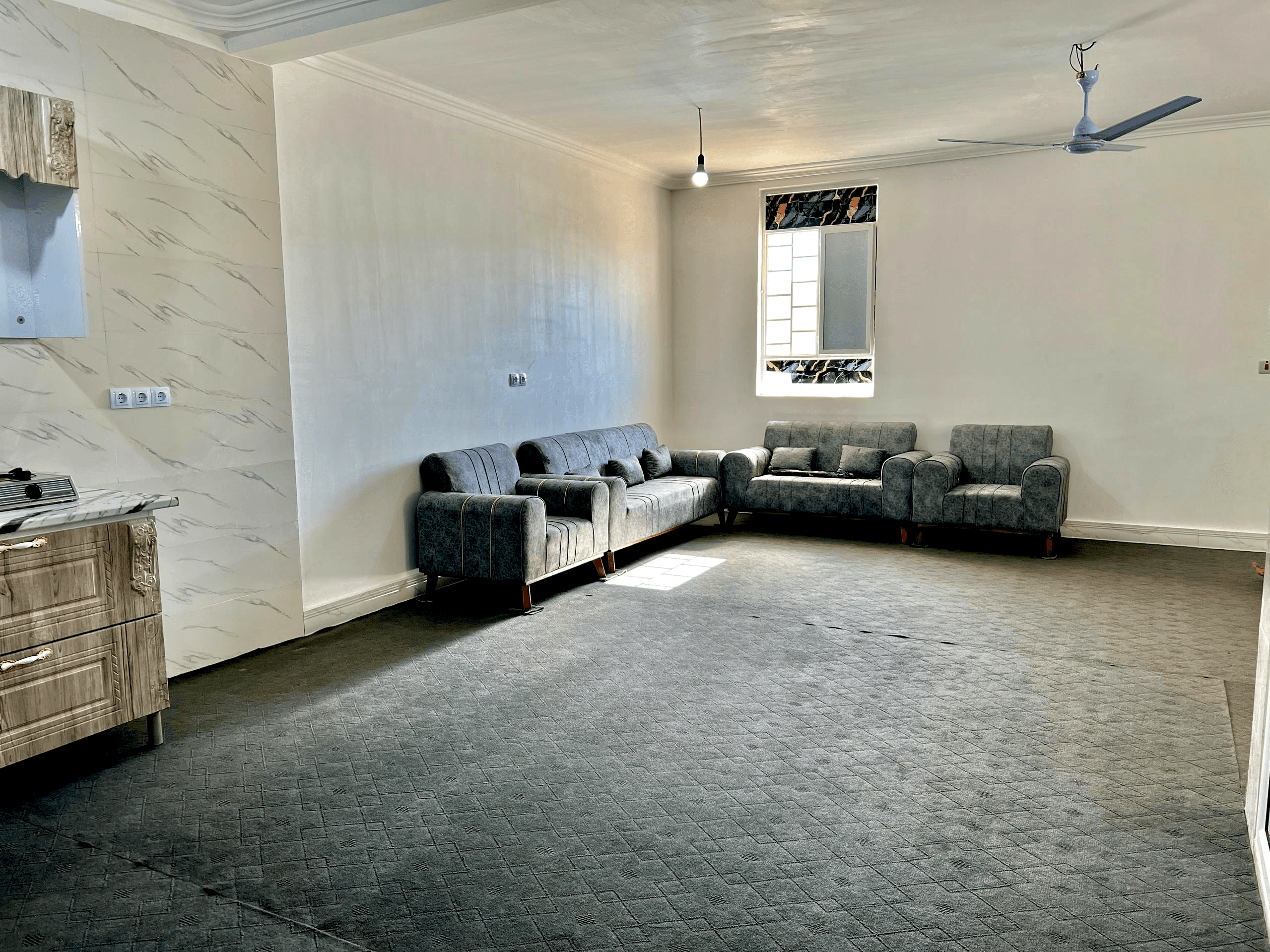 منزل دو خوابه در نایبند عسلویه سالن