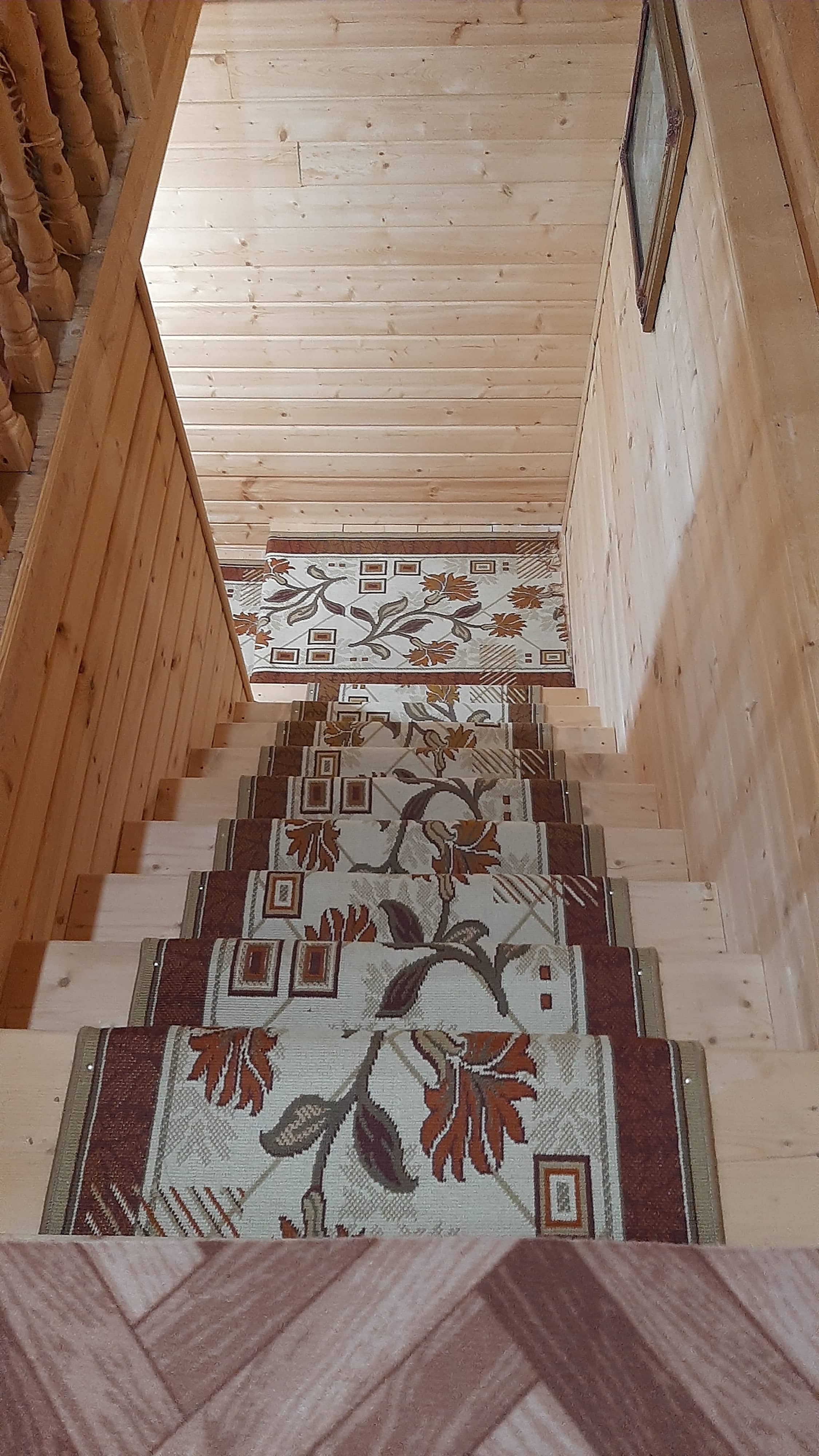 کلبه چوبی دوبلکس در روستا رودکنار پره سر نمای کلبه