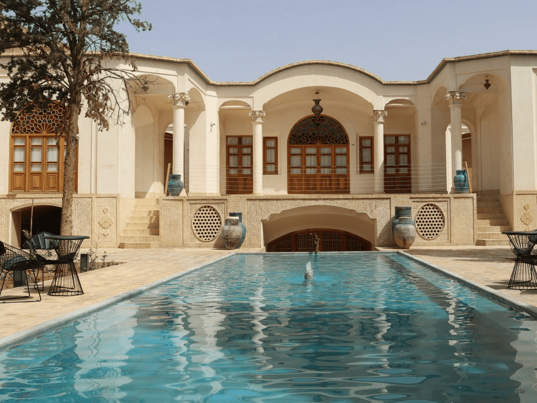 اقامتگاه سنتی در خیابان فاضل نراقی کاشان - 116سوئیت رویال