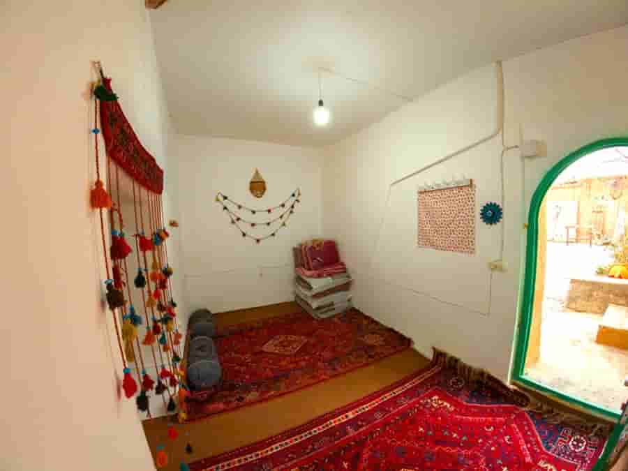 عکس بومگردی در روستای بادبر بوانات - آنا