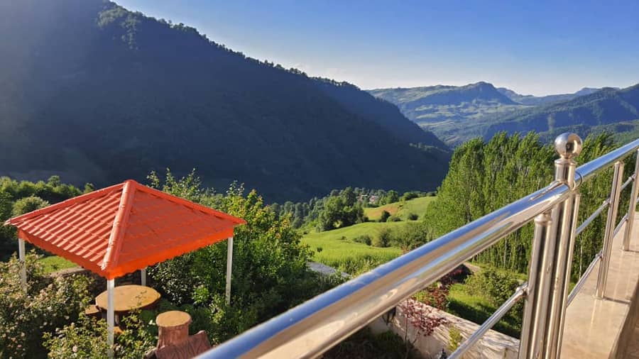 ویلا جنگلی با جکوزی آبگرم در روستا ریگچشمه بالا مینودشت تراس