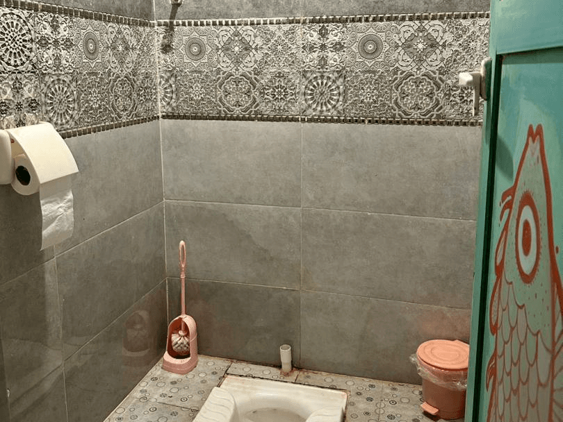 سرویس بهداشتی ایرانی مشترک در حیاط