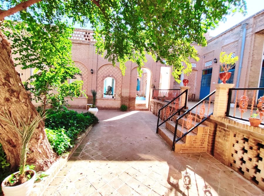 حیاط