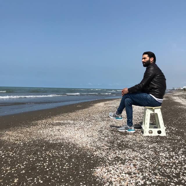 hostIntroImage-رضا امیدی کناری