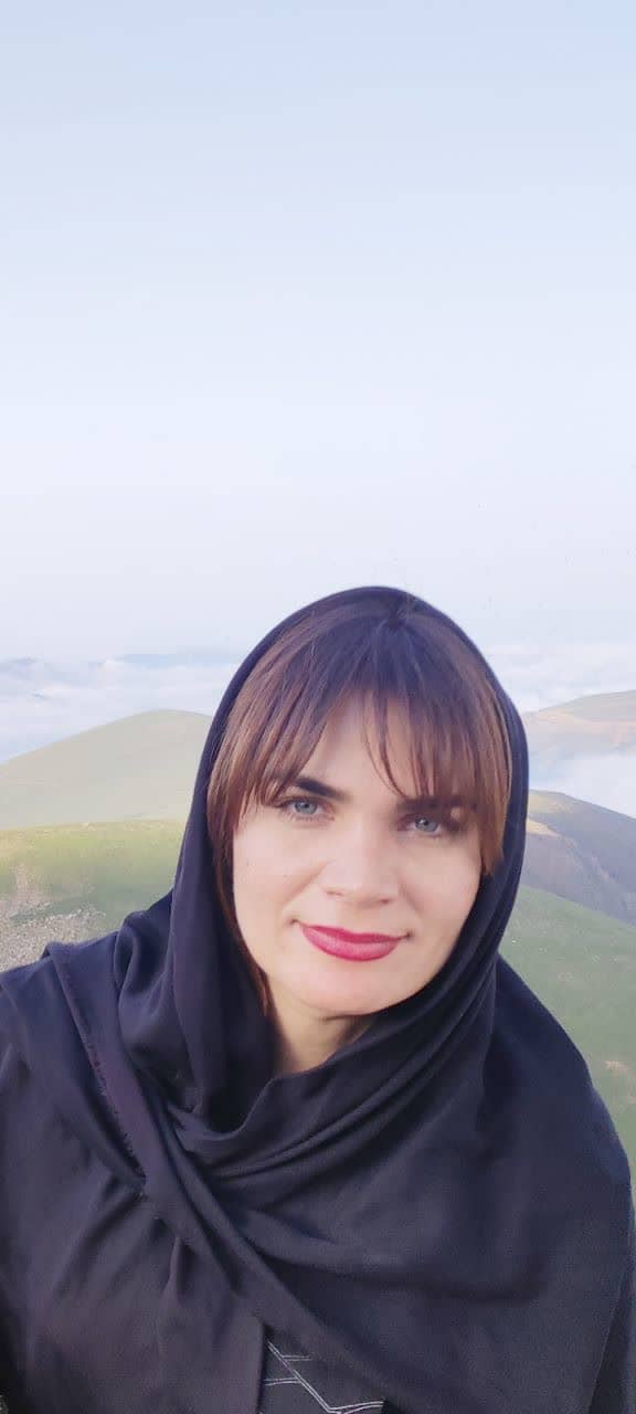 hostIntroImage-منیژه ندایی