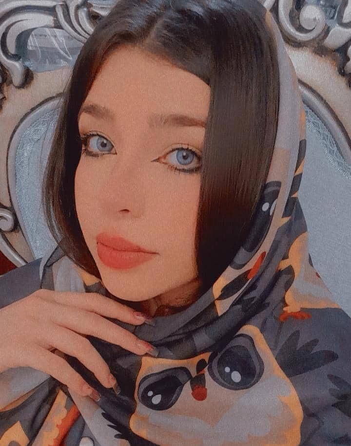 hostIntroImage-ستاره گلدوست