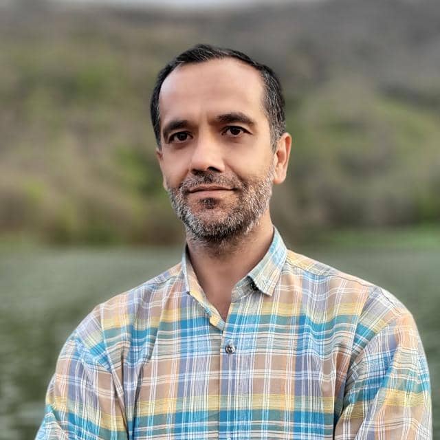 hostIntroImage-حسین نجفی خانقاه