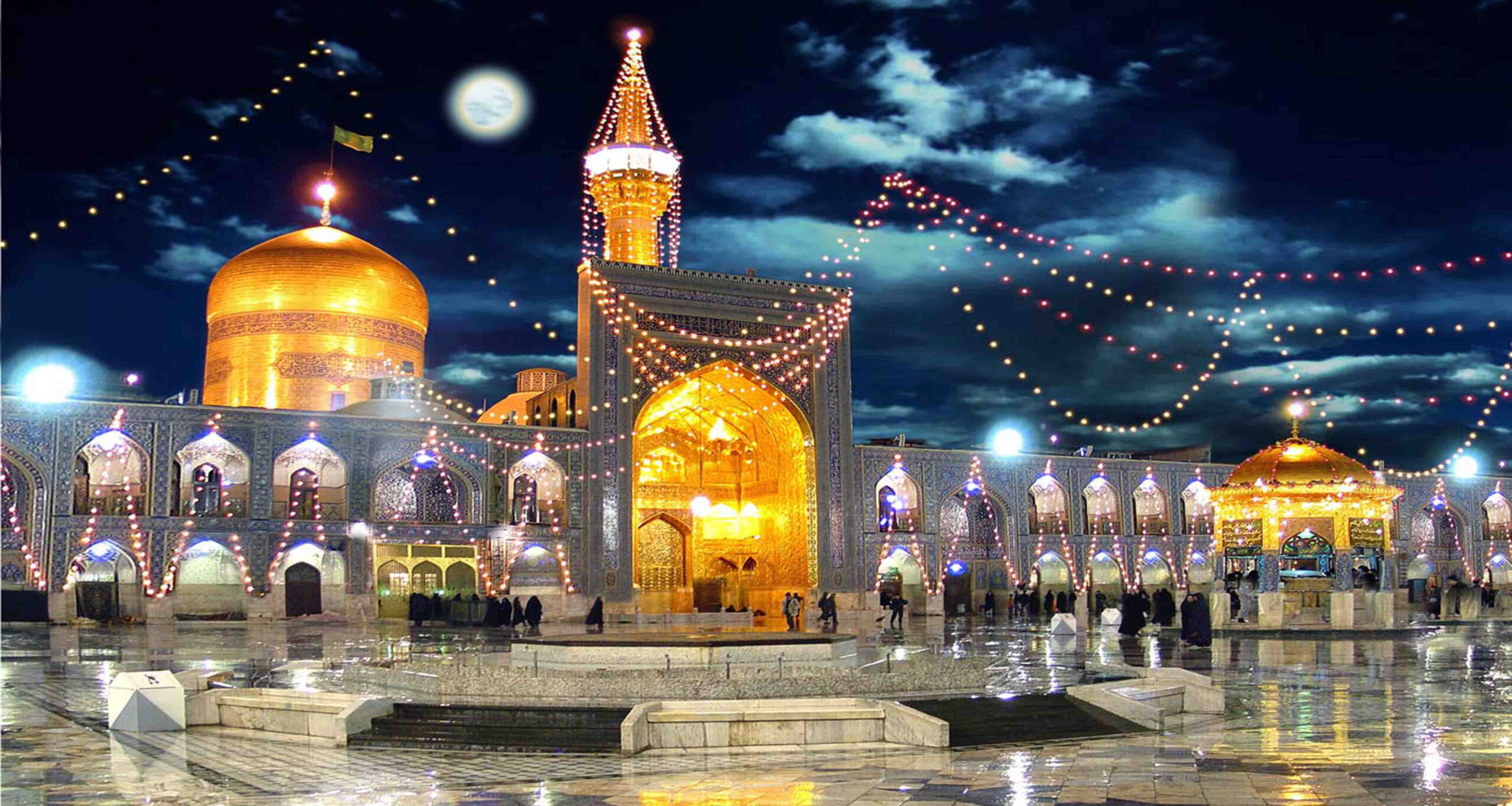 نمای داخلی حرم امام رضا با گنبد طلایی