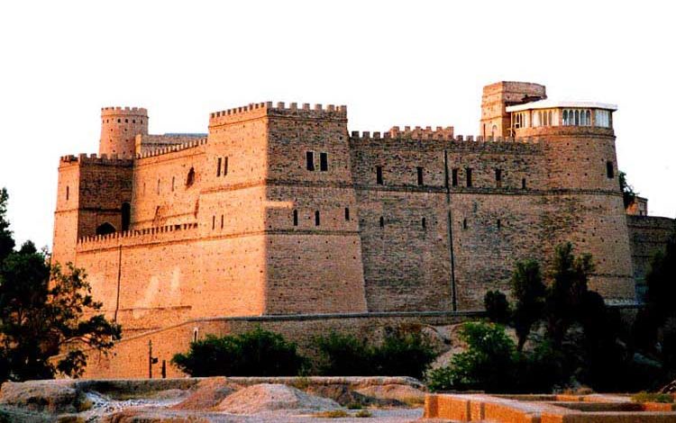 تصویر از قلعه شوش  یادگار کتیبه داریوش