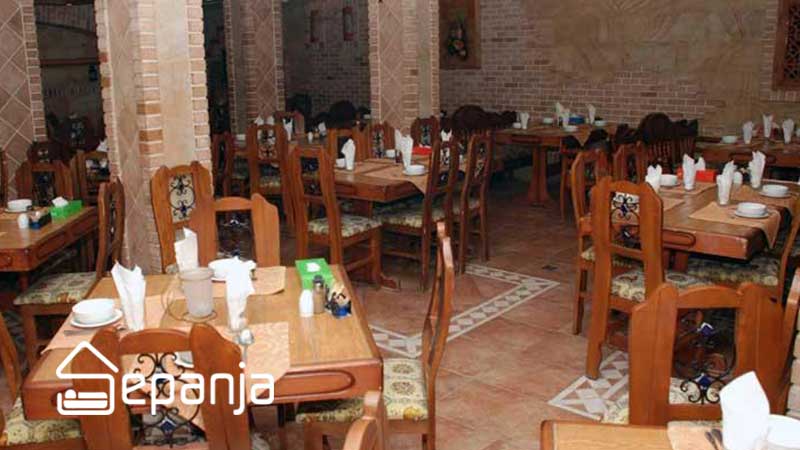 محیط رستوران صوفی شیراز